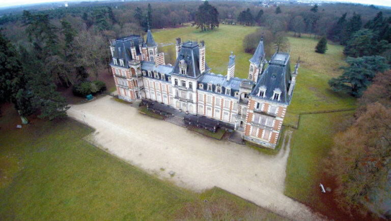 château Charbonniere drone